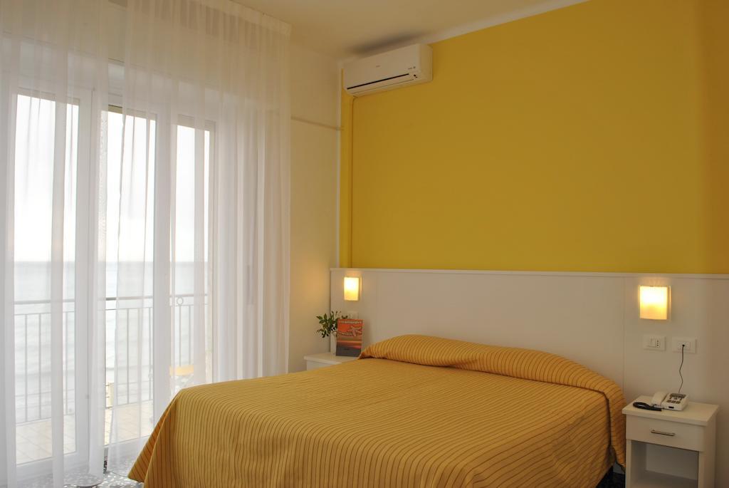 Hotel Bristol Laigueglia Buitenkant foto