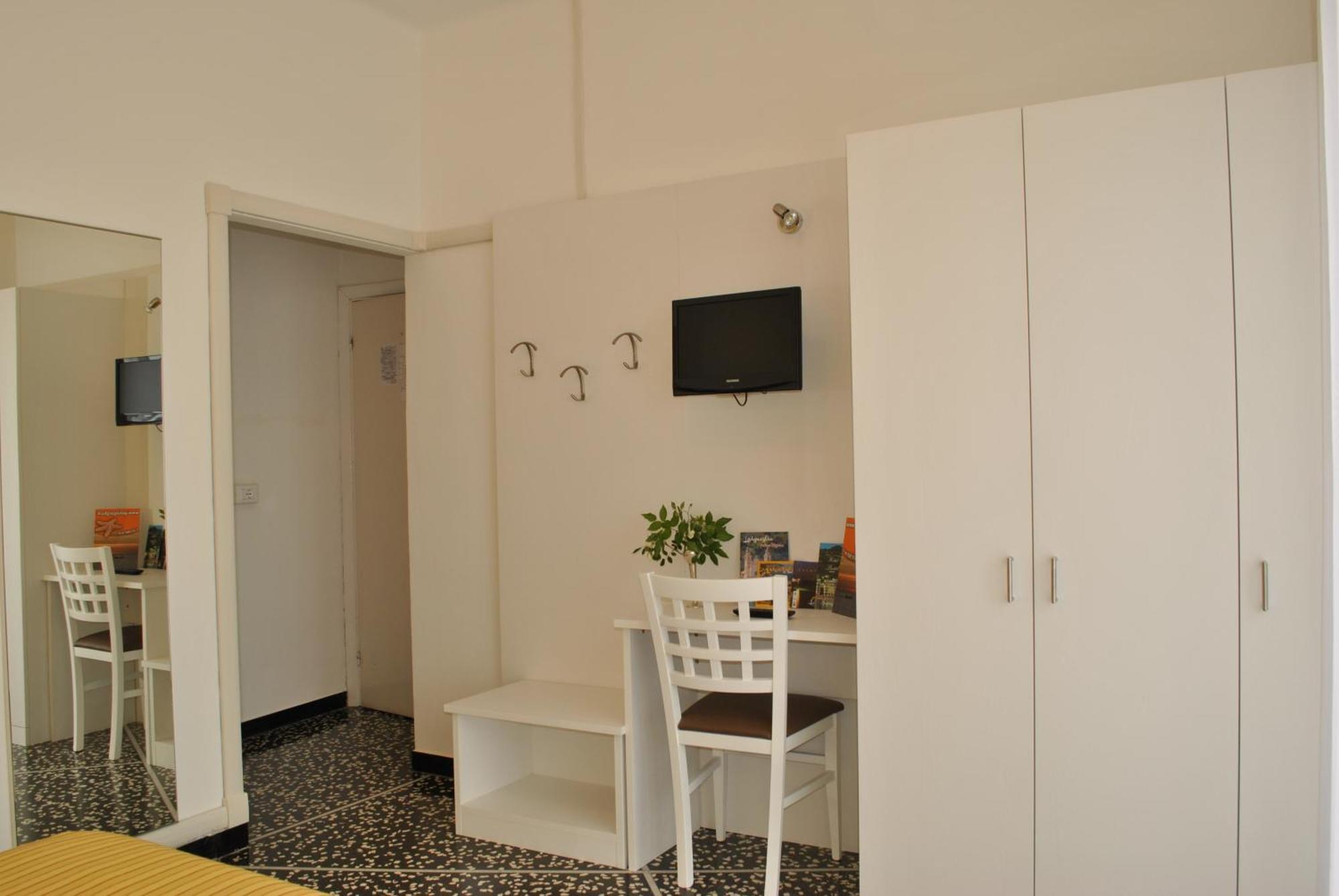 Hotel Bristol Laigueglia Buitenkant foto