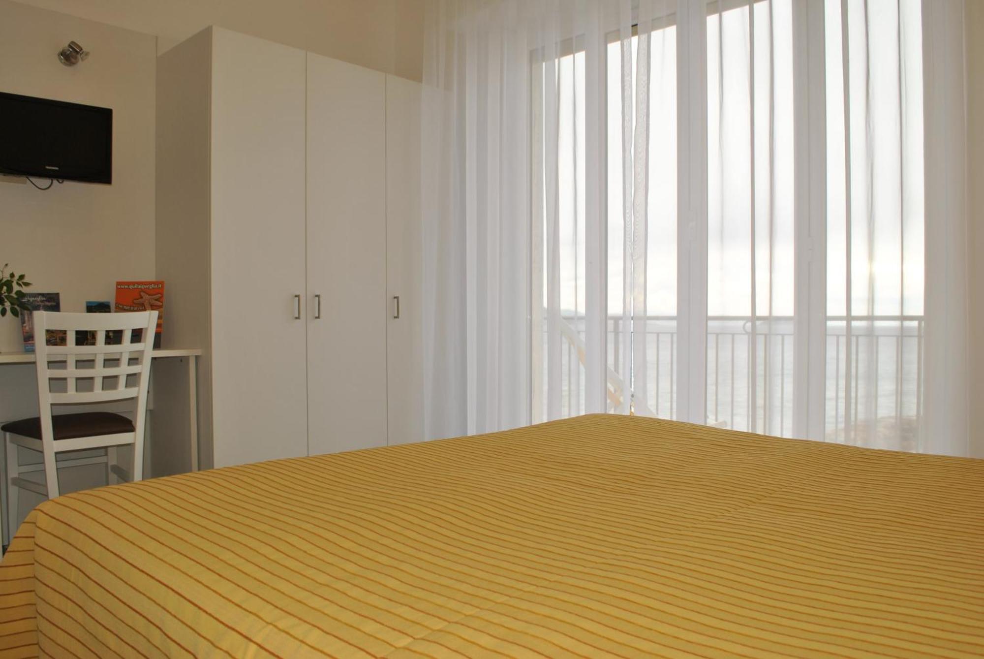 Hotel Bristol Laigueglia Buitenkant foto