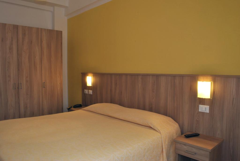 Hotel Bristol Laigueglia Kamer foto