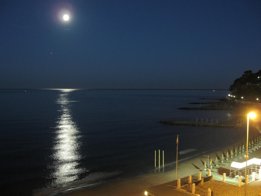 Hotel Bristol Laigueglia Buitenkant foto