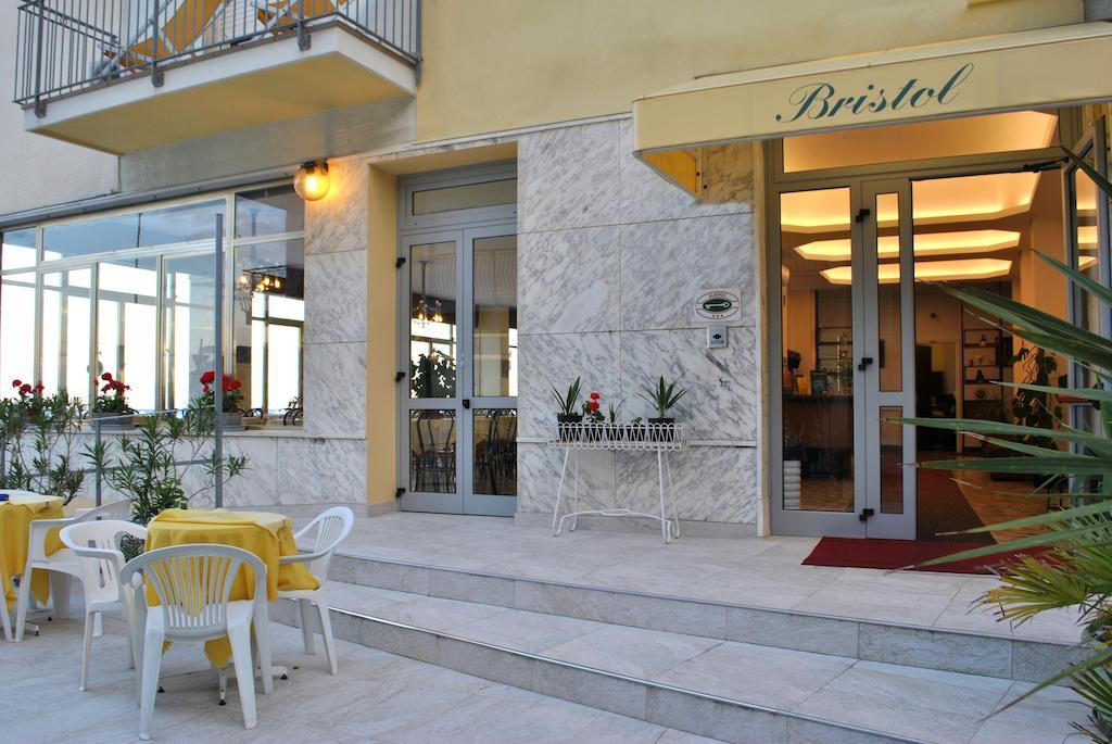 Hotel Bristol Laigueglia Buitenkant foto