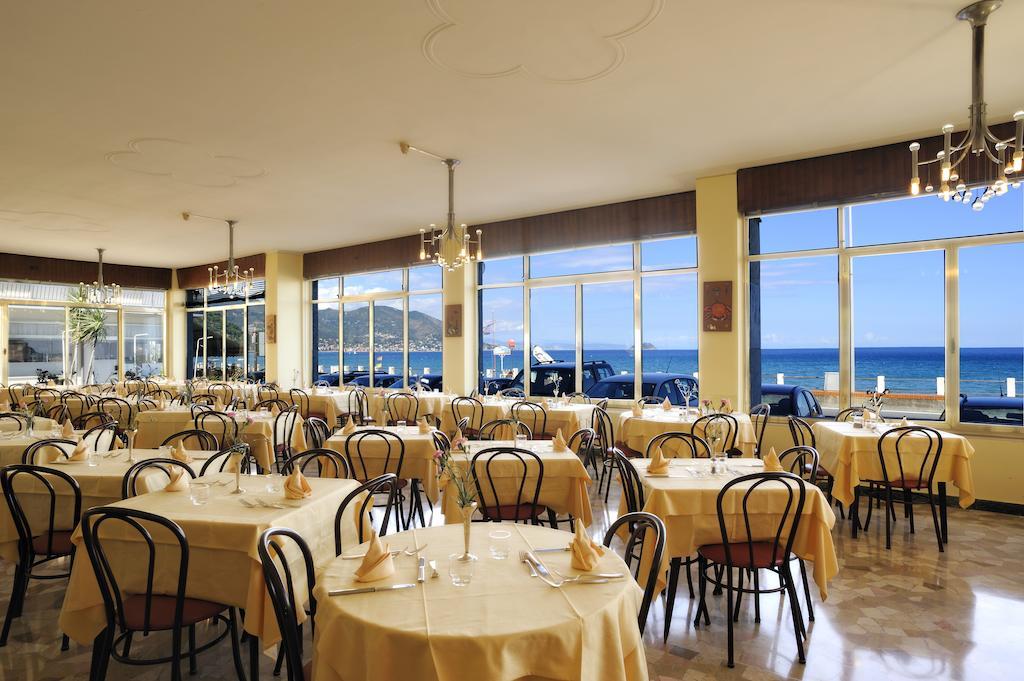 Hotel Bristol Laigueglia Buitenkant foto
