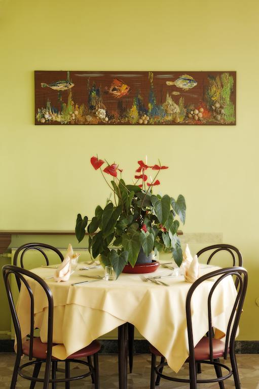 Hotel Bristol Laigueglia Buitenkant foto