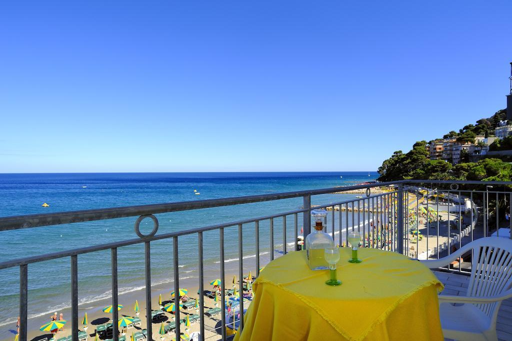 Hotel Bristol Laigueglia Buitenkant foto