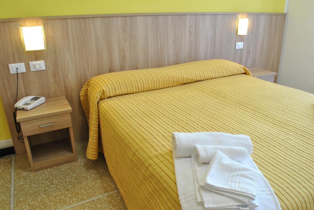 Hotel Bristol Laigueglia Buitenkant foto