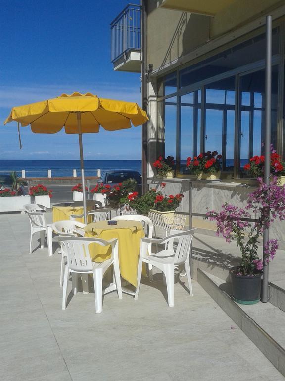Hotel Bristol Laigueglia Buitenkant foto