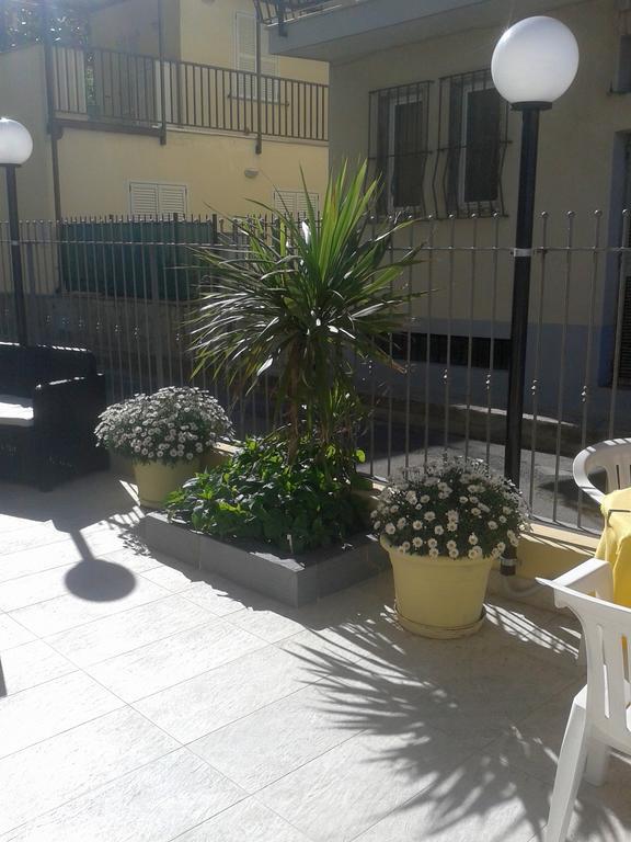 Hotel Bristol Laigueglia Buitenkant foto