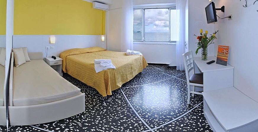 Hotel Bristol Laigueglia Buitenkant foto